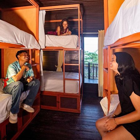 Mad Monkey Nusa Lembongan Exterior foto